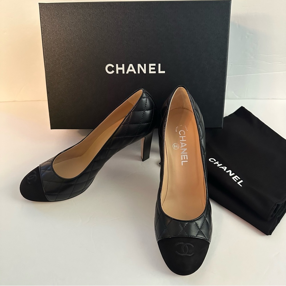 NWT-CHANEL BLACK QUILTED LEATHER PUMPS